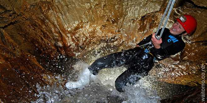 waitomo-caves-rafting