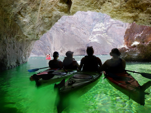 Kayak tour Emerald Cave