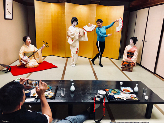Geisha Entertainment Show and Multi-course Japanese Meal
