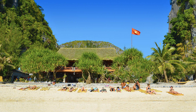 beach accommodation vietnam