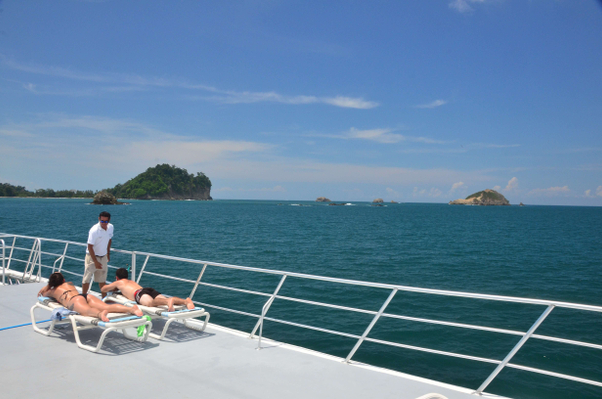 catamaran-day-tour