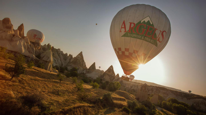 itinerary_lg_Turkey-Cappadocia-Hot-Air-Balloons-Landscape-Leo-Tamburri-2013-HN1A9161-Processed-Lg-RGB-web.jpeg