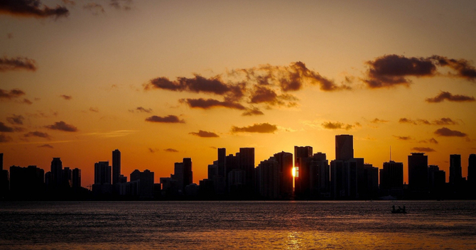 Miami Skyline South Beach 90min Millionaires Cruise & Hop On Hop Off Bus Tour Discounts