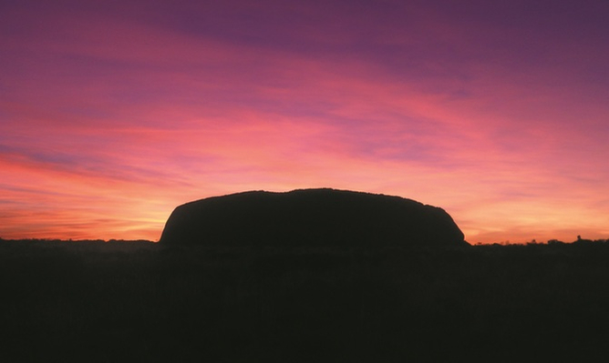 Alice Springs to Uluru tour backpackers