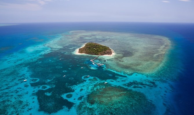 Great Barrier Reef Scenic Plane Flights Cairns | Backpacker Deals